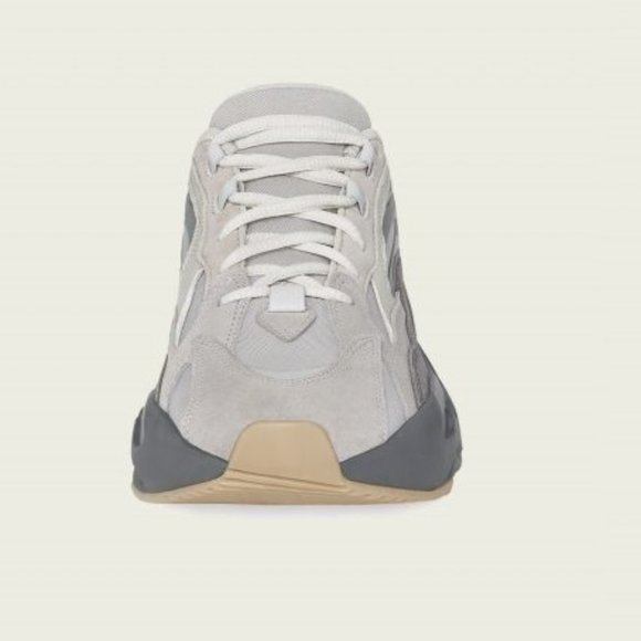 *Sold* NWT Yeezy Boost 700 v2 - Picture 3 of 8